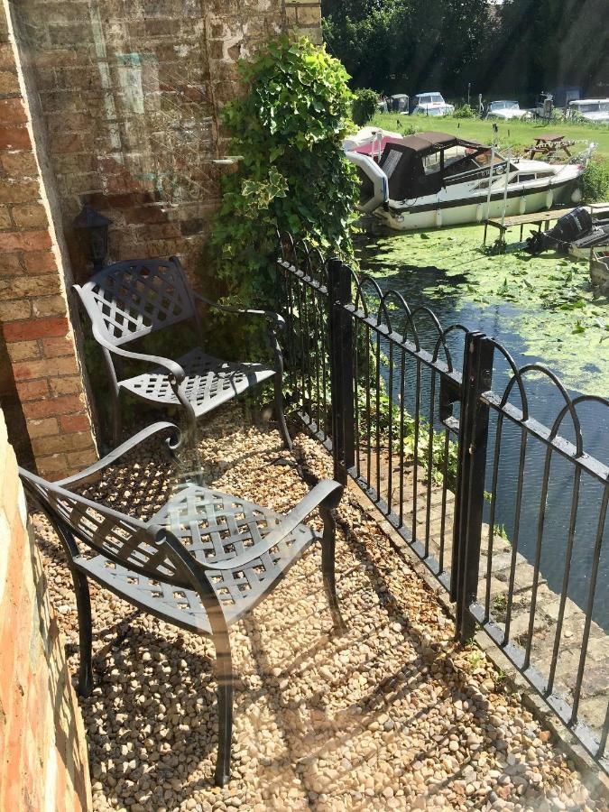 River Courtyard Apartment In The Heart Of Stneots Saint Neots Ngoại thất bức ảnh
