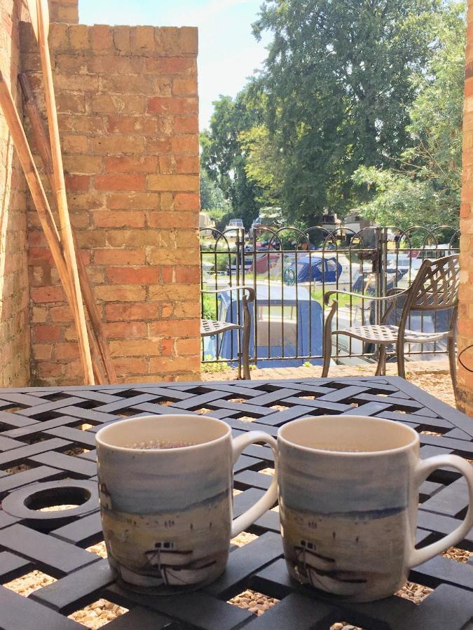 River Courtyard Apartment In The Heart Of Stneots Saint Neots Ngoại thất bức ảnh