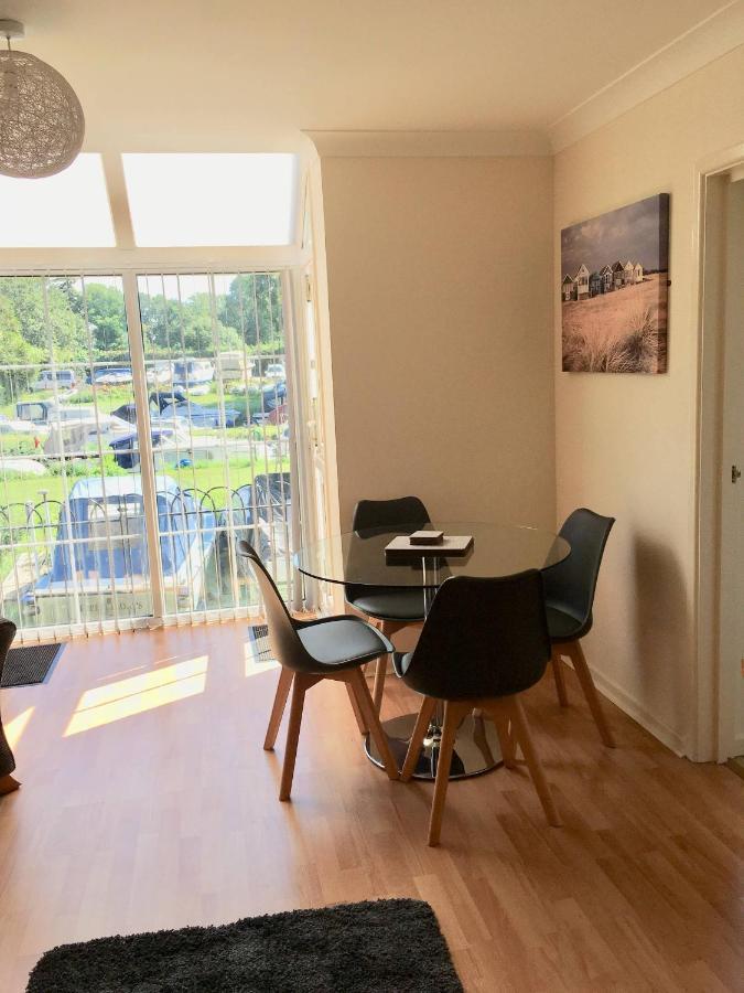 River Courtyard Apartment In The Heart Of Stneots Saint Neots Ngoại thất bức ảnh