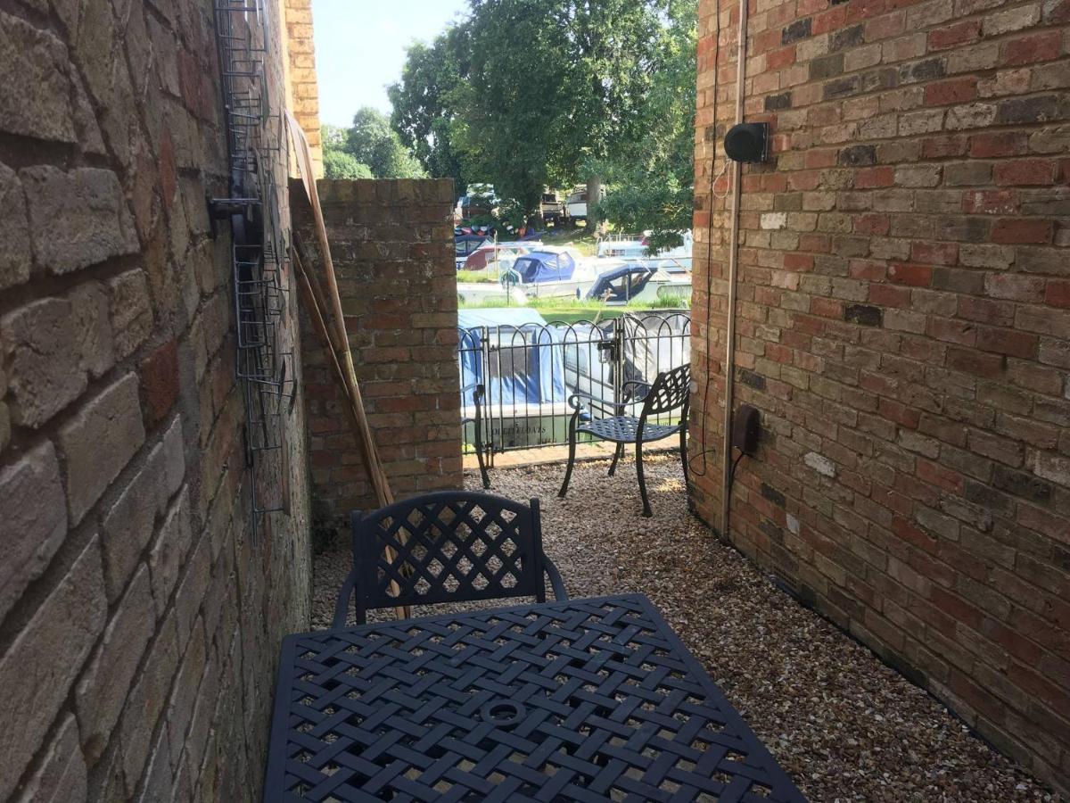 River Courtyard Apartment In The Heart Of Stneots Saint Neots Ngoại thất bức ảnh