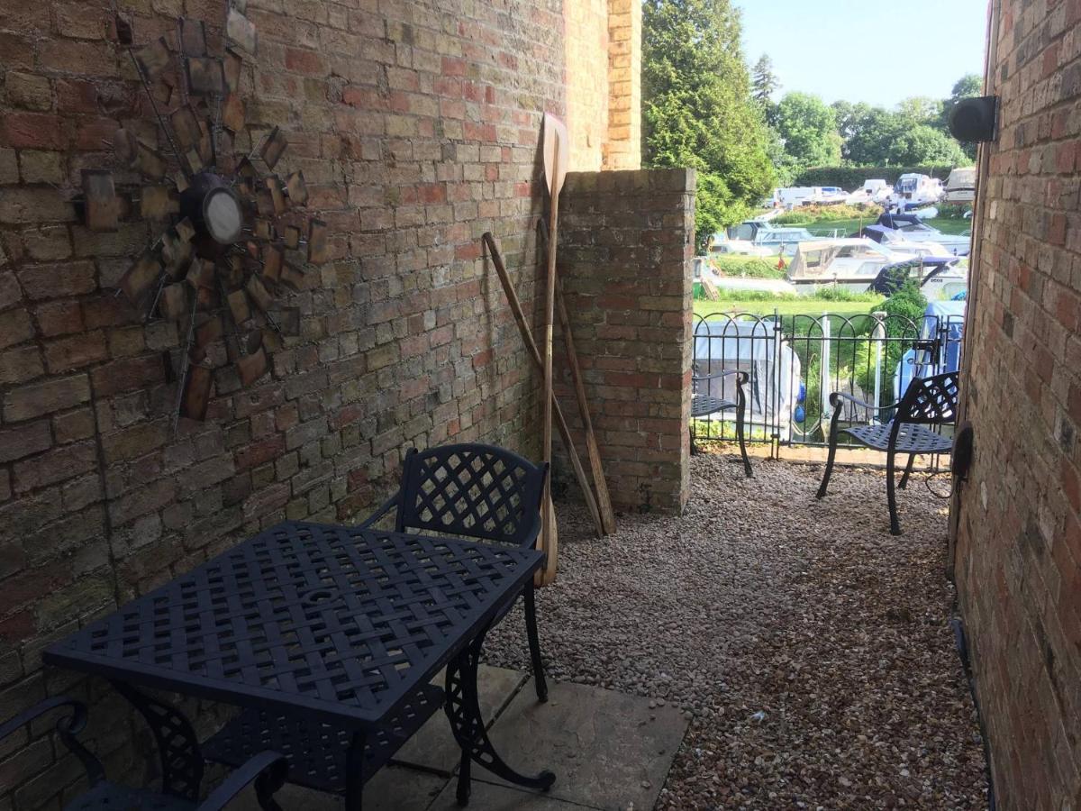 River Courtyard Apartment In The Heart Of Stneots Saint Neots Ngoại thất bức ảnh